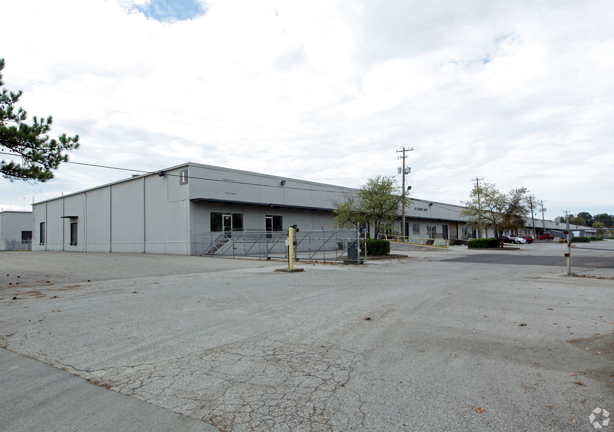 243-351 Saturn Dr, Memphis, TN for lease Primary Photo- Image 1 of 5