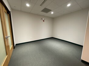 701 Lee St, Des Plaines, IL for lease Interior Photo- Image 2 of 3