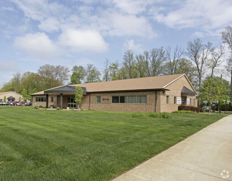 5710 Bella Rose Blvd, Clarkston, MI for lease - Primary Photo - Image 1 of 7