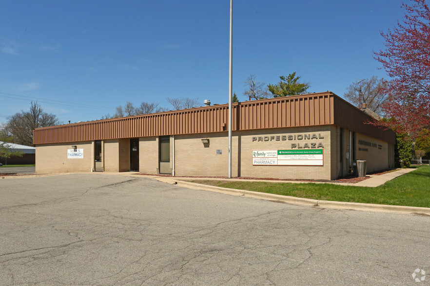 905 N Macomb St, Monroe, MI for lease - Primary Photo - Image 1 of 12