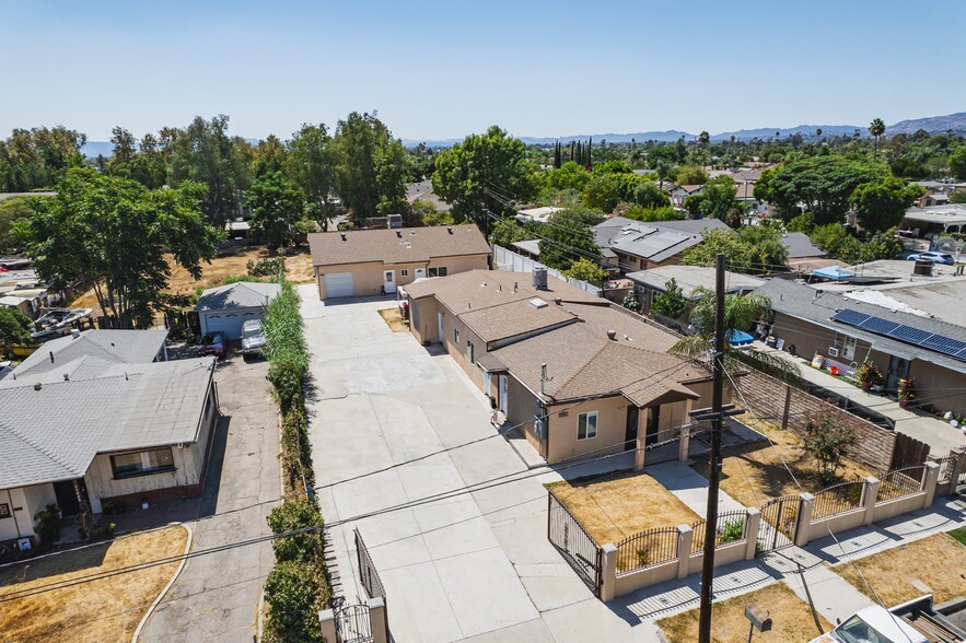 11527-11529 Sproule Ave, Pacoima, CA for sale - Primary Photo - Image 1 of 13