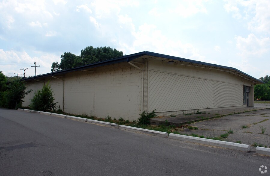 8275 Cooley Lake Rd, Commerce Township, MI 48382 Retail for Sale