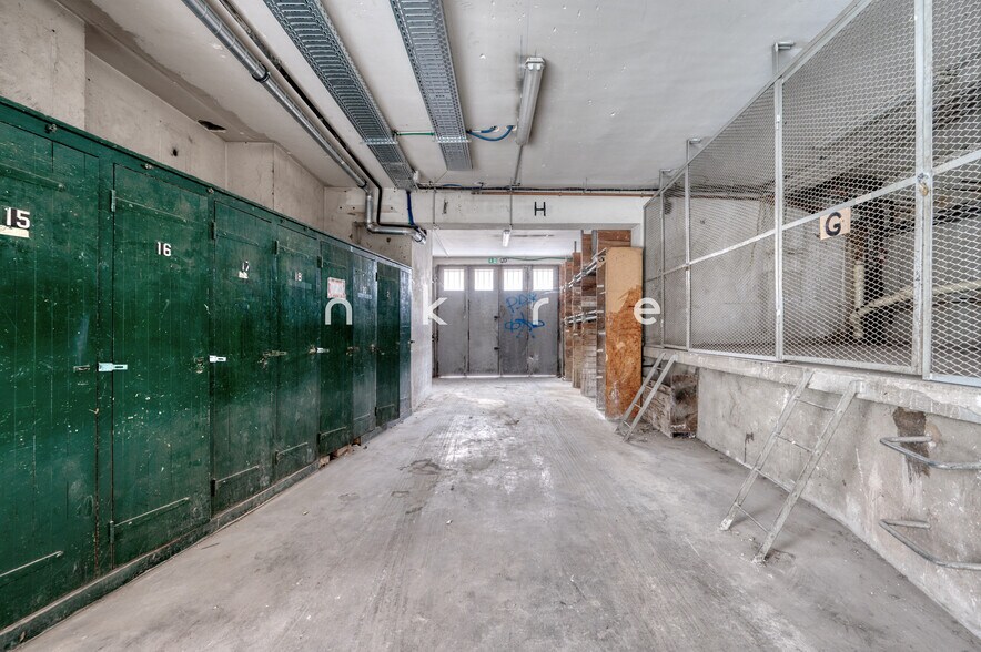 Flex in Paris for lease - Building Photo - Image 3 of 24