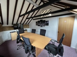 19-21 Timber Ln, Caterham for lease Interior Photo- Image 2 of 6