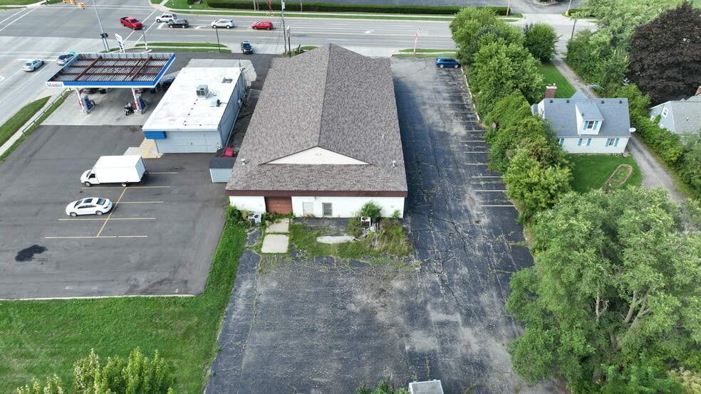 6020 Davison Rd, Burton, MI for sale - Building Photo - Image 3 of 25
