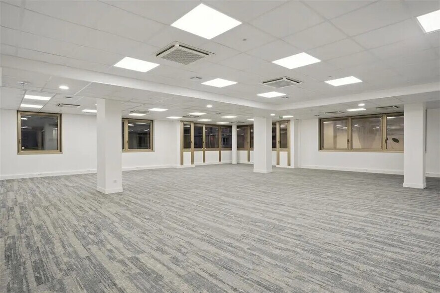 14 Place Marie - Jeanne Bassot, Levallois-Perret for lease - Building Photo - Image 2 of 11