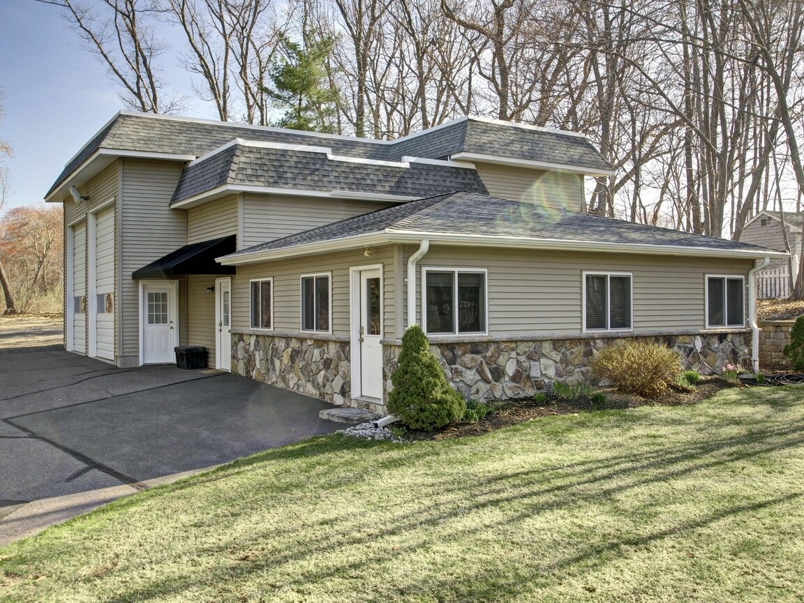 376 Pleasant Valley Rd, South Windsor, CT for sale Primary Photo- Image 1 of 1