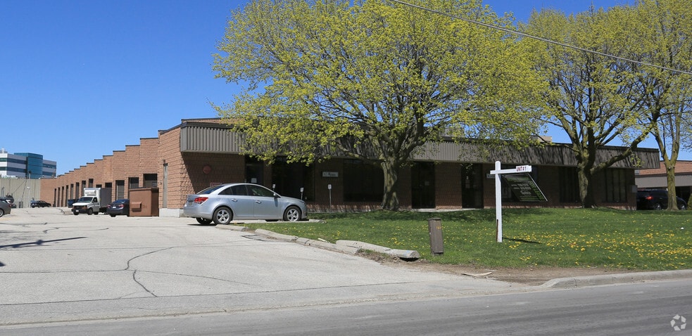1730 McPherson Ct, Pickering, ON for sale - Building Photo - Image 3 of 7