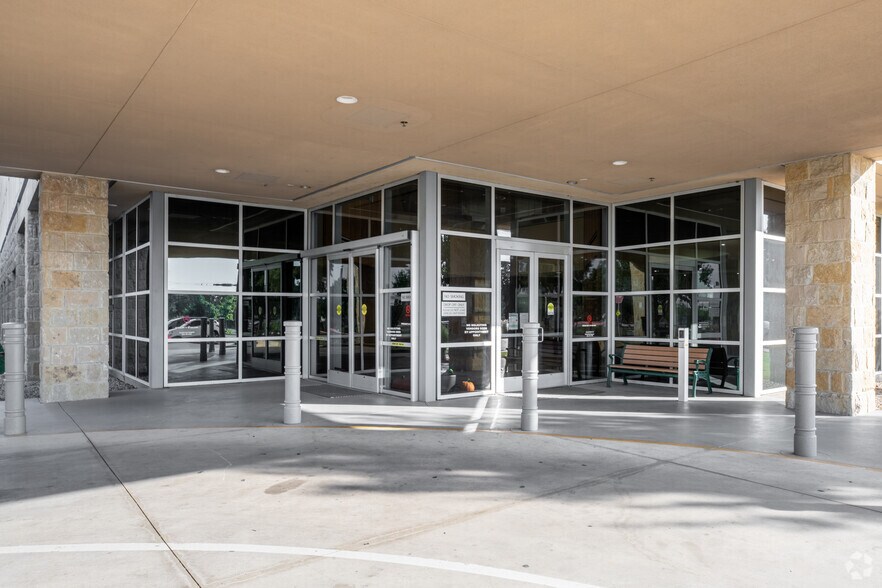 3201 S Austin Ave, Georgetown, TX for lease - Building Photo - Image 3 of 9