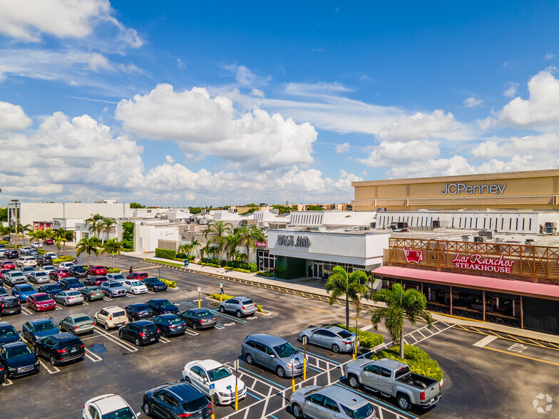 1675 W 49th St, Hialeah, FL for lease - Building Photo - Image 1 of 11