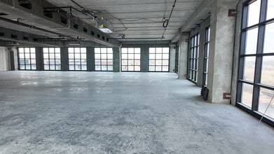 150 E 4th Pl, Sioux Falls, SD for lease Interior Photo- Image 2 of 4