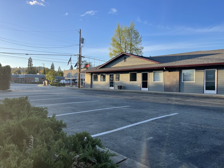 725 NE 7th St, Grants Pass, OR for sale - Building Photo - Image 3 of 7