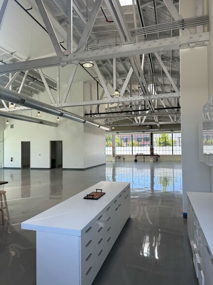 415 Cassia St, Redwood City, CA for lease - Interior Photo - Image 2 of 10