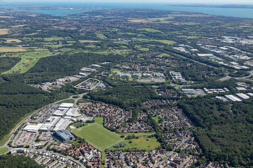 Office in Fareham for lease - Building Photo - Image 3 of 19