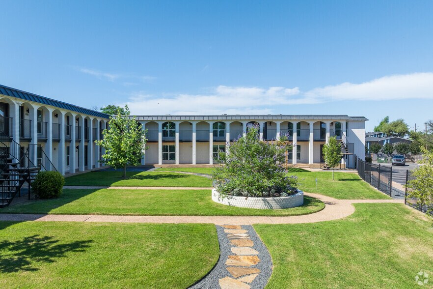 1101 Clayton Ln, Austin, TX for sale - Building Photo - Image 2 of 9