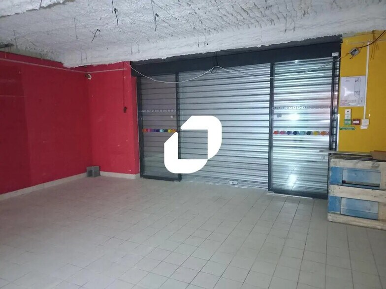 Retail in Wasquehal for lease - Interior Photo - Image 2 of 5