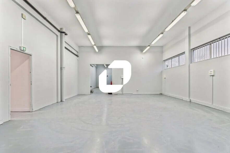 Flex in Noisy-le-Grand for lease - Interior Photo - Image 2 of 14