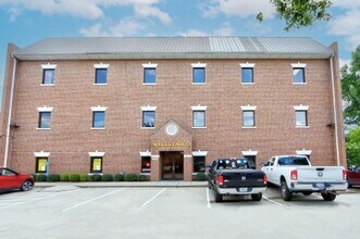 4408 Forest Dr, Columbia, SC 29206 - Wells Fargo Building