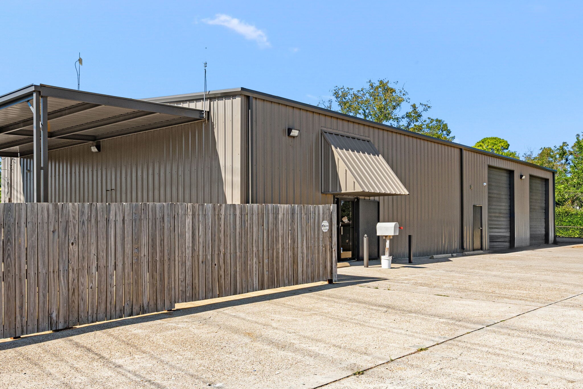 2017 Lee Dr, Baytown, TX for lease Interior Photo- Image 1 of 26