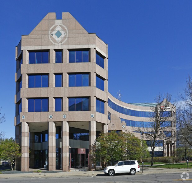 1015 W Saint Germain St W, Saint Cloud, MN for lease - Building Photo - Image 2 of 24