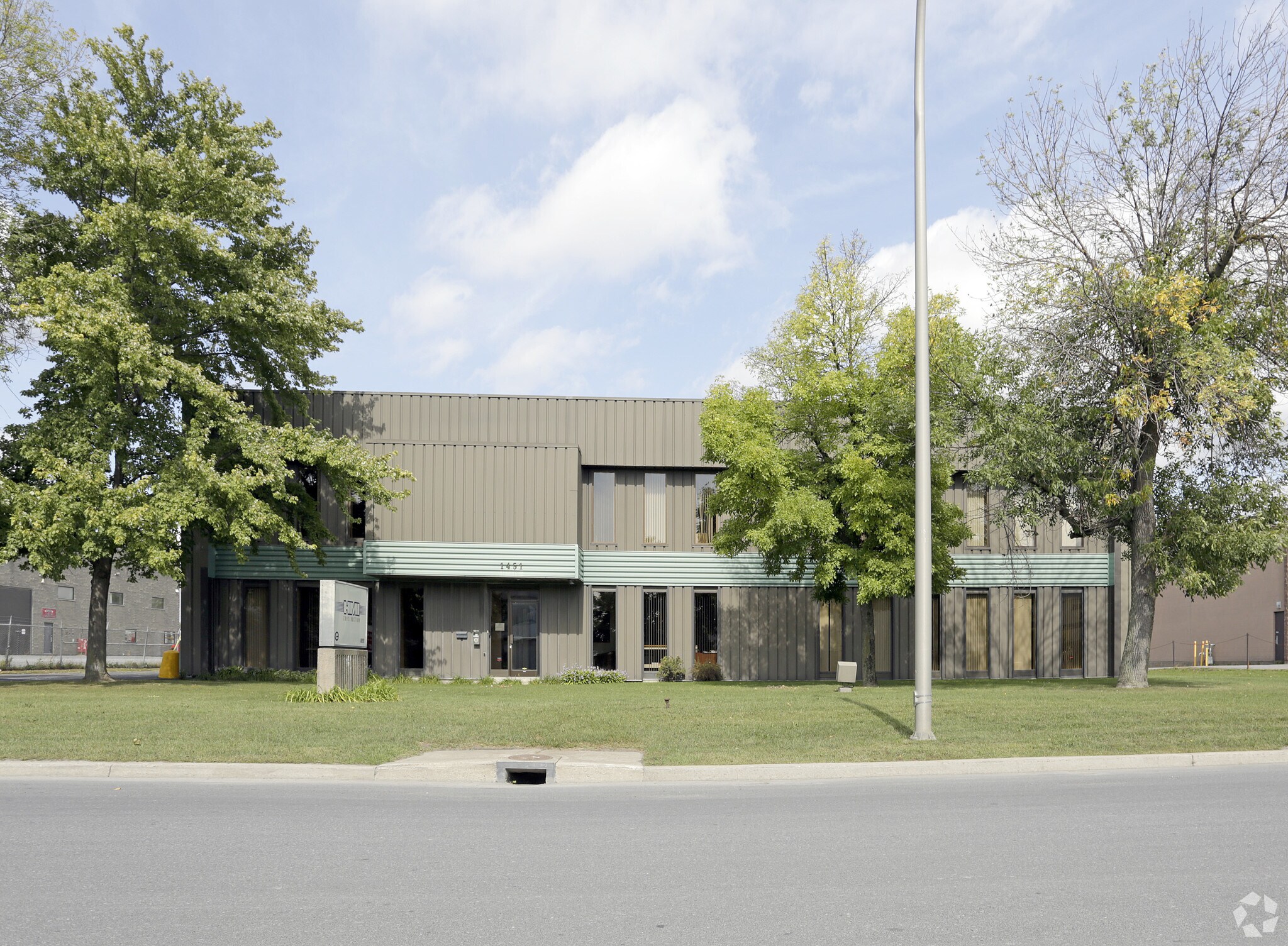 1451 Rue Graham-Bell, Boucherville, QC for lease Primary Photo- Image 1 of 3