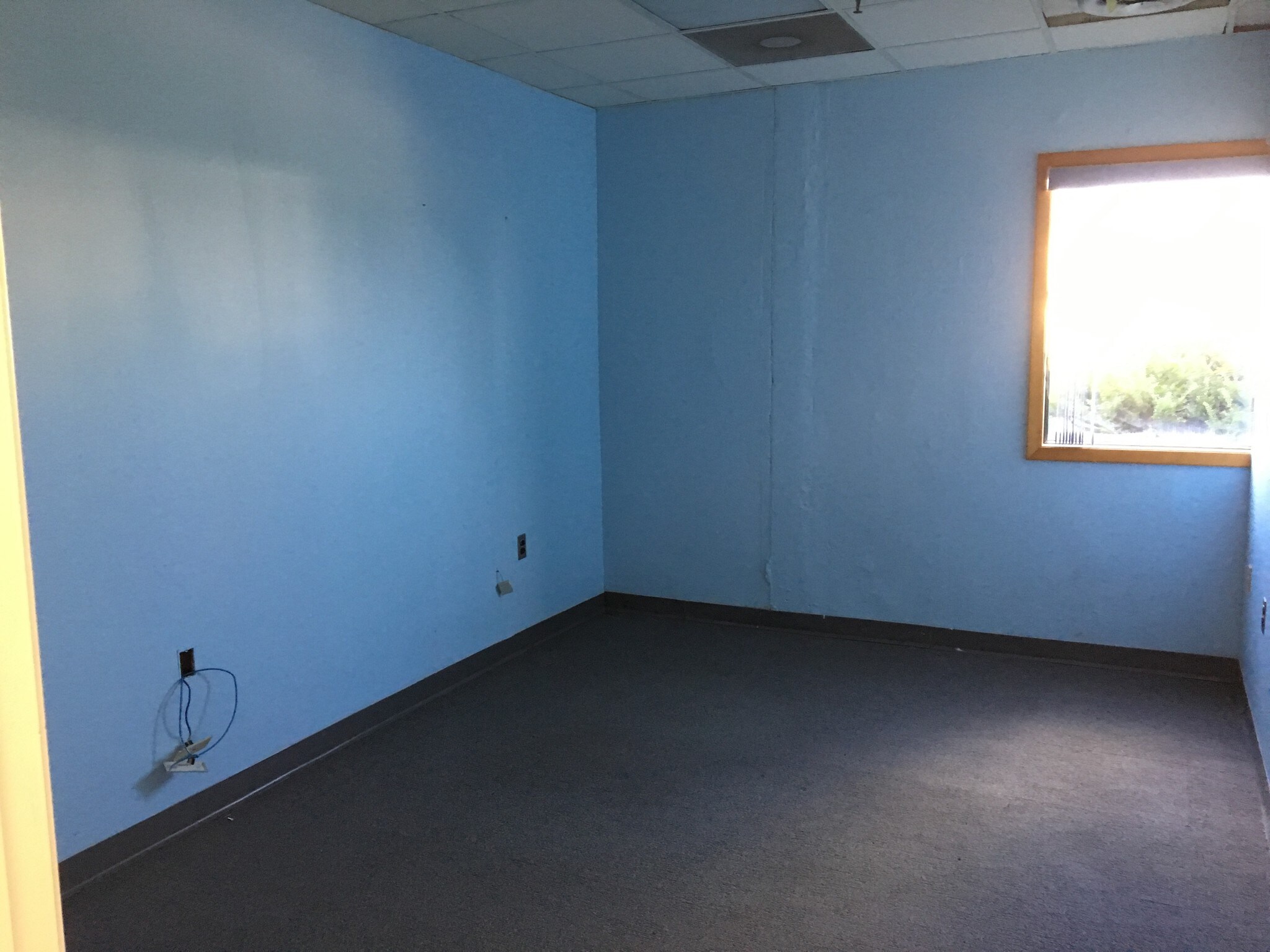 1 Johnson Dr, Raritan, NJ 08869 Flexible Warehouse & Office Building