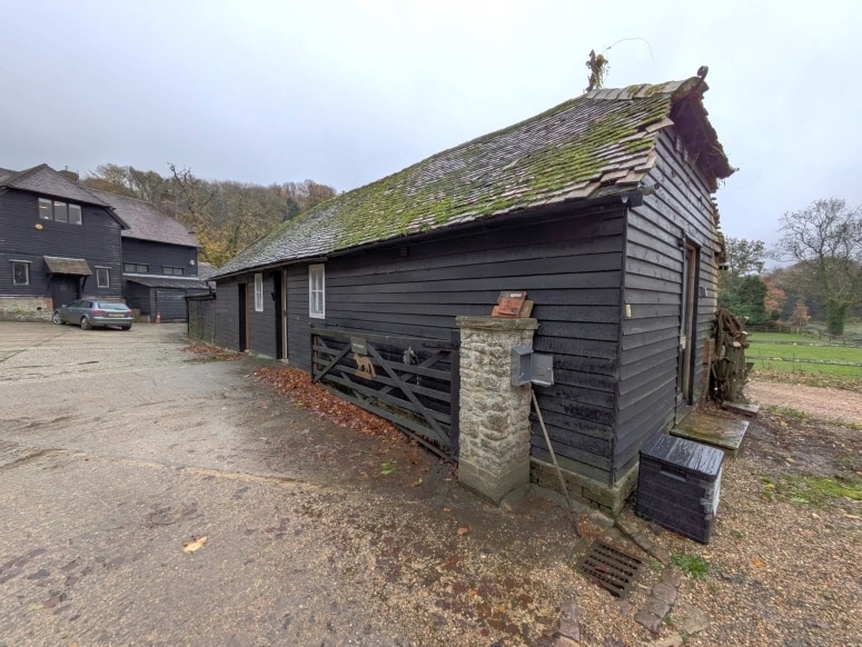 Church Rd, Chiddingfold for lease Primary Photo- Image 1 of 3