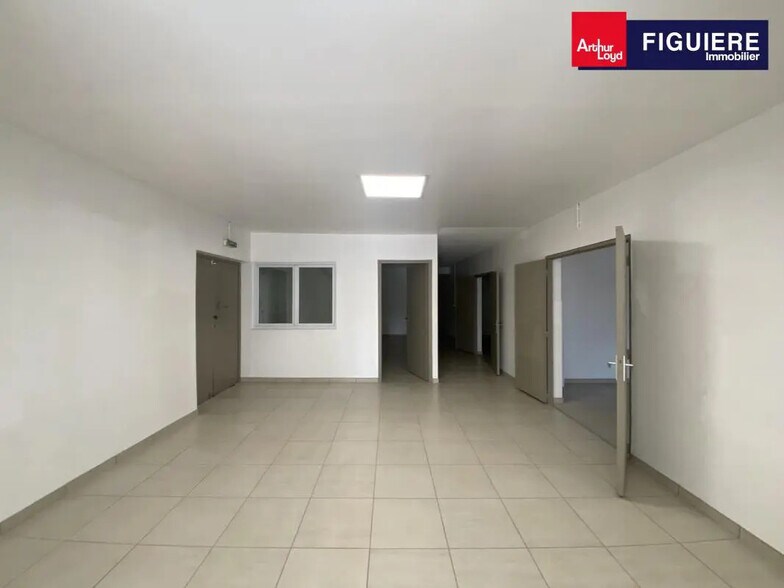 18 Boulevard Felix De Kerimel, Saint-Victoret for lease - Interior Photo - Image 3 of 20