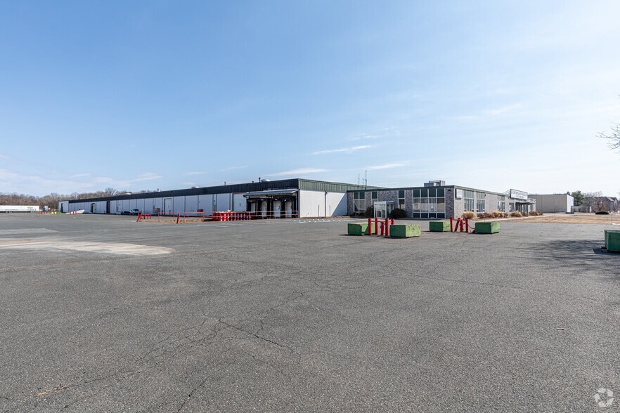 295 Ella Grasso Tpke, Windsor Locks, CT for lease - Building Photo - Image 1 of 8