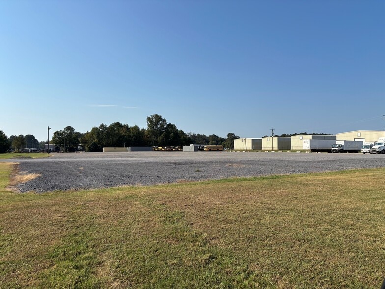 307 Walker Cir, Richland, MS for lease - Building Photo - Image 1 of 2