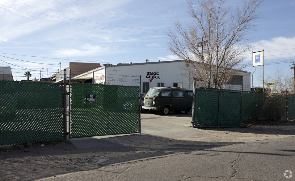 1312 Santa Fe Dr, Barstow, CA 92311