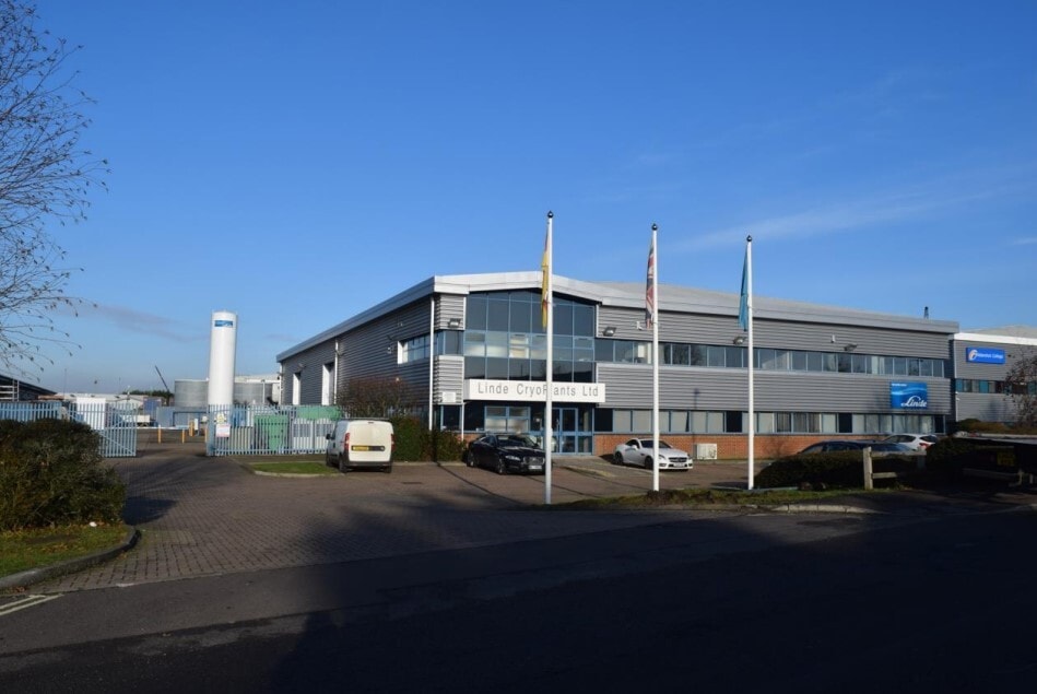 1 Blackwater Way, Aldershot for sale Primary Photo- Image 1 of 1