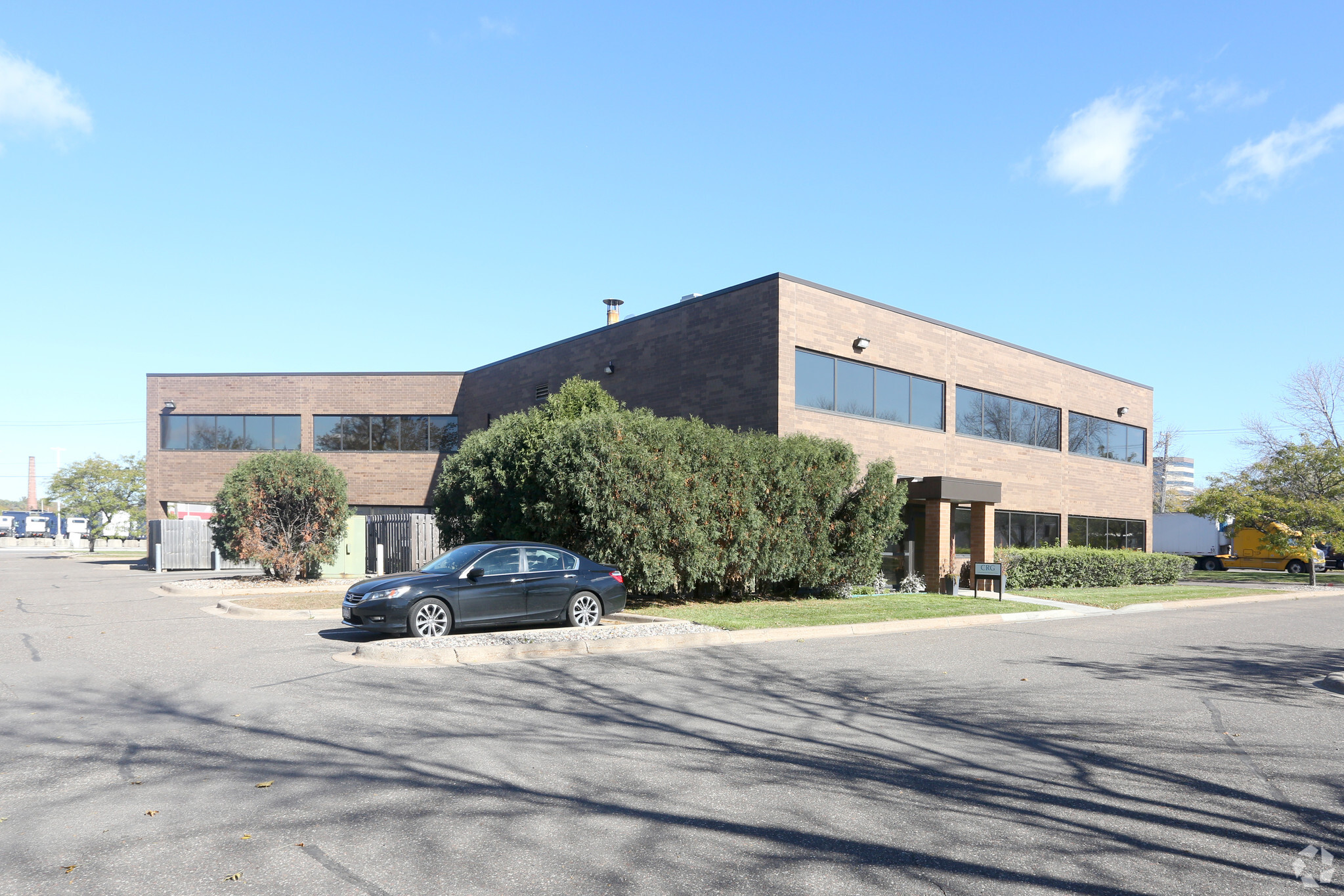 2520 Broadway St NE, Minneapolis, MN for lease Primary Photo- Image 1 of 8