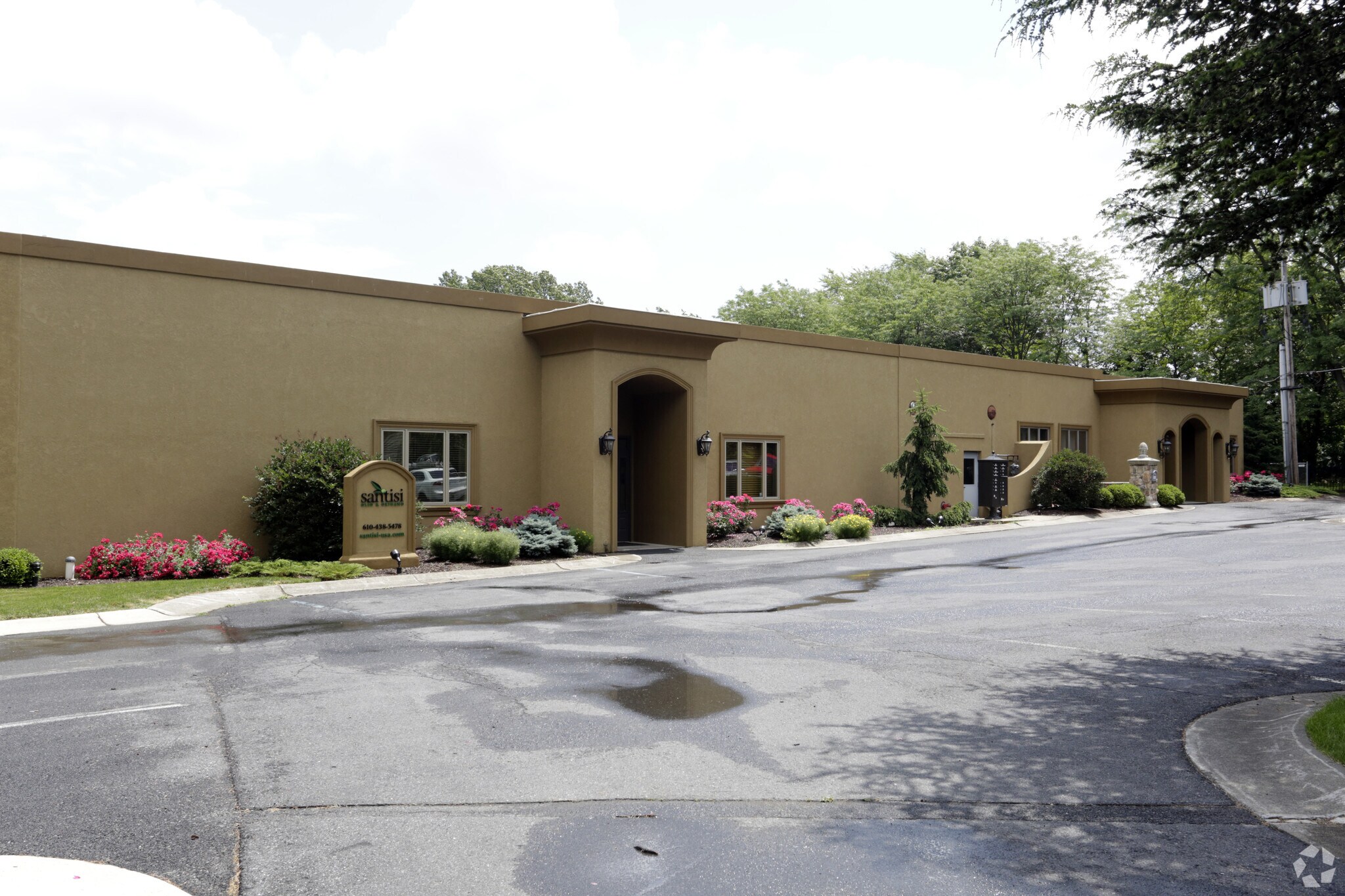 601 Stones Crossing Rd, Easton, PA 18045