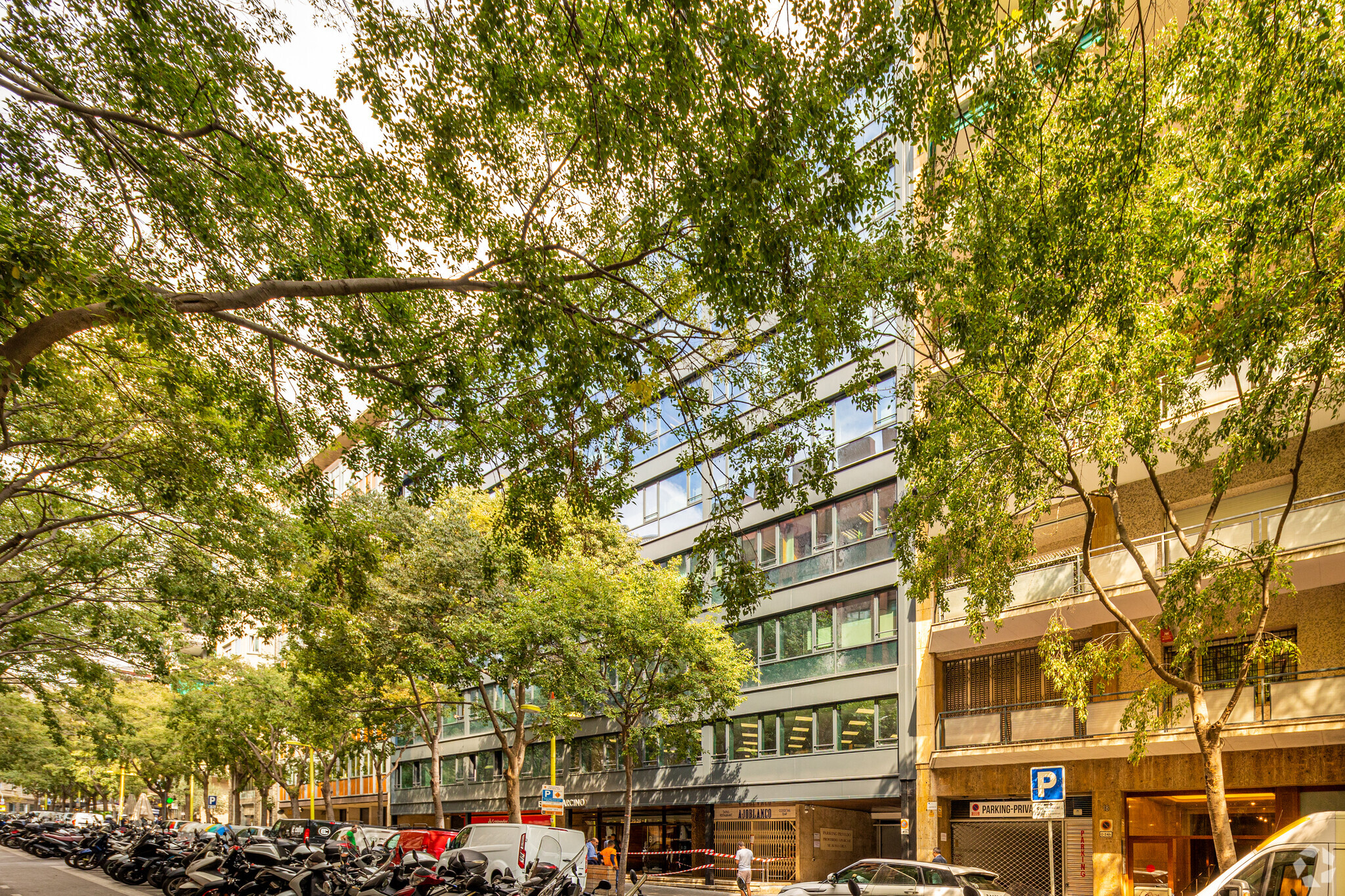 Carrer de Tuset, 20, Barcelona, Barcelona for lease Building Photo- Image 1 of 8