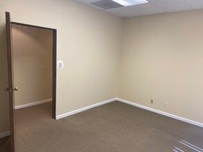 845 Oak Grove Ave, Menlo Park, CA for lease Interior Photo- Image 2 of 6