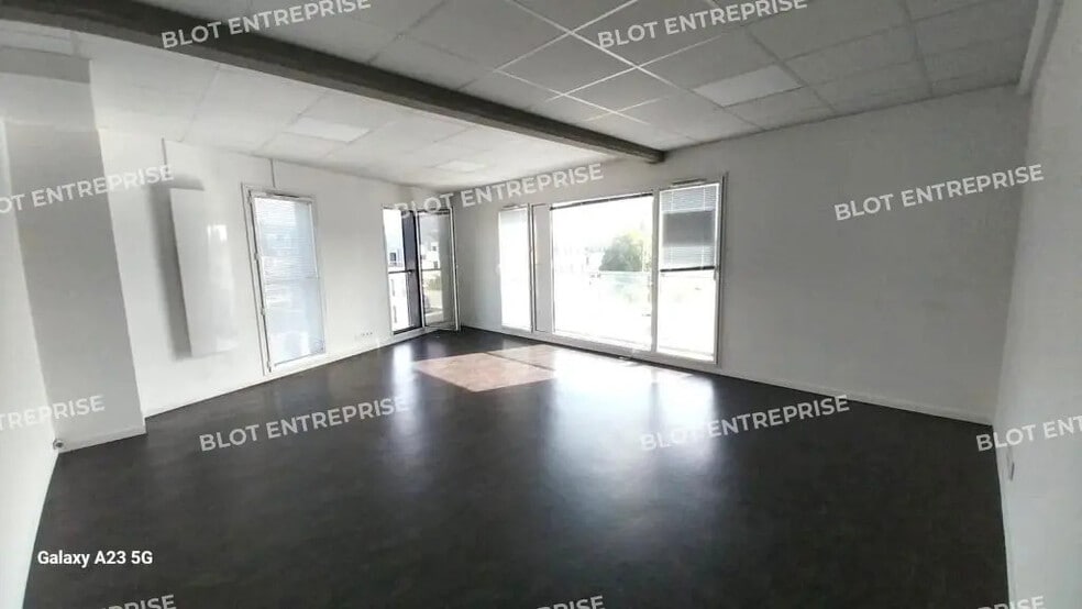 Office in Saint-Malo for sale - Interior Photo - Image 1 of 9