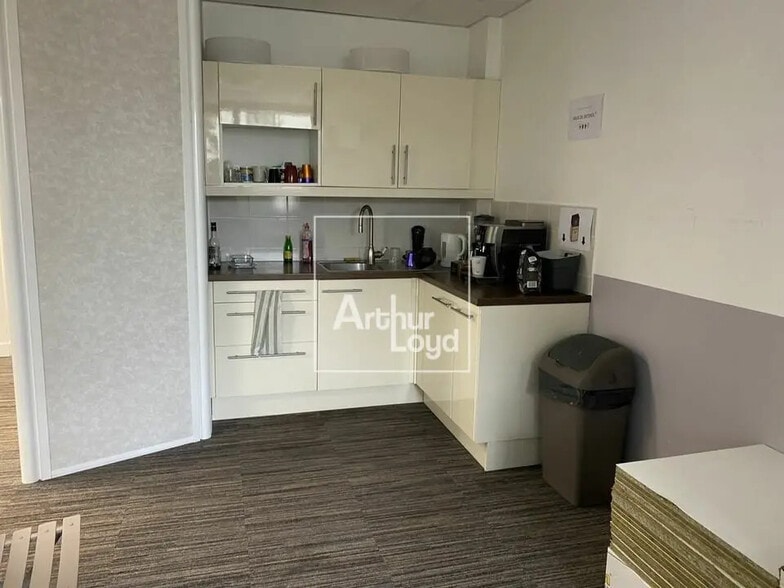 Office in Grigny for lease - Interior Photo - Image 3 of 5