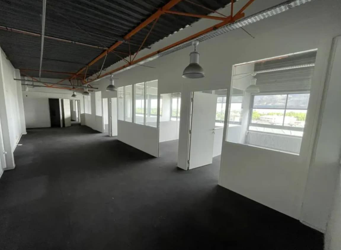 Industrial in Pantin for lease Interior Photo- Image 1 of 3