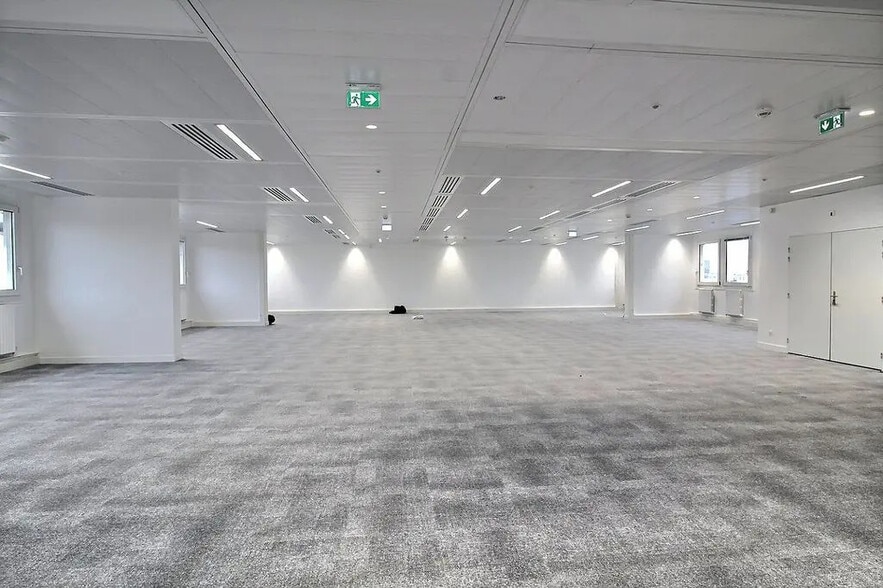 Office in Paris for lease - Interior Photo - Image 1 of 9