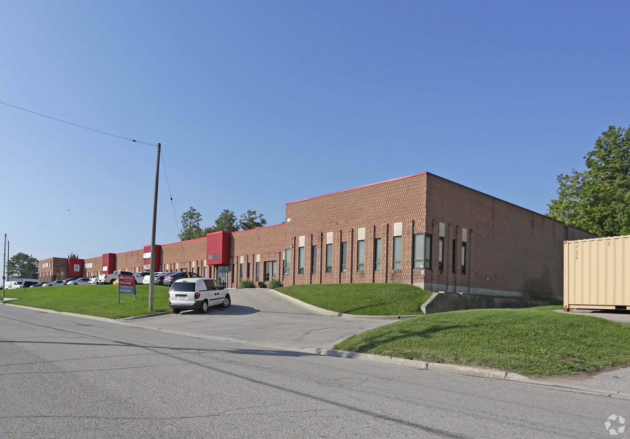 1031 Hubrey Rd, London, ON for lease Primary Photo- Image 1 of 4