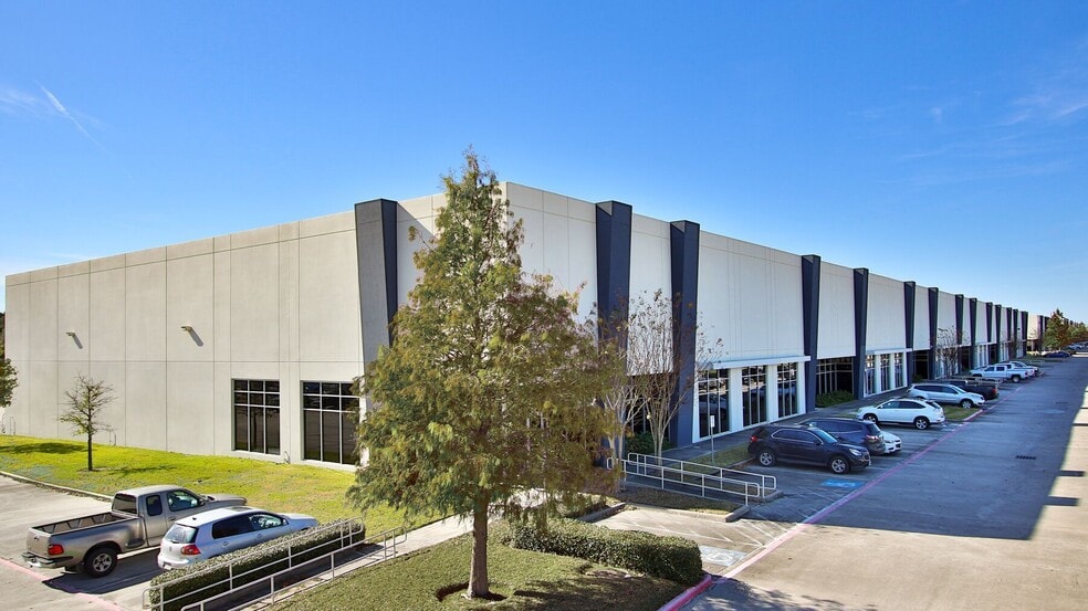 3423 N Sam Houston Pky W, Houston, TX for lease - Building Photo - Image 2 of 18