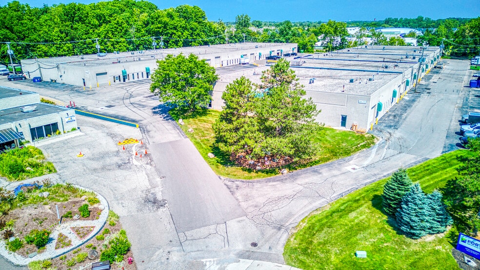 22783-22823 Heslip Dr, Novi, MI for lease - Building Photo - Image 3 of 5