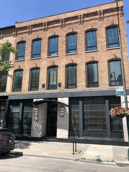 744 N Wells St, Chicago, IL for lease - Building Photo - Image 2 of 9