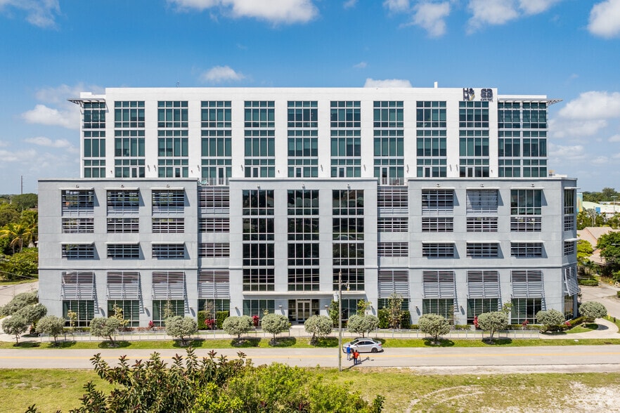 800 SE 4th Ave, Hallandale Beach, FL for lease - Building Photo - Image 1 of 31