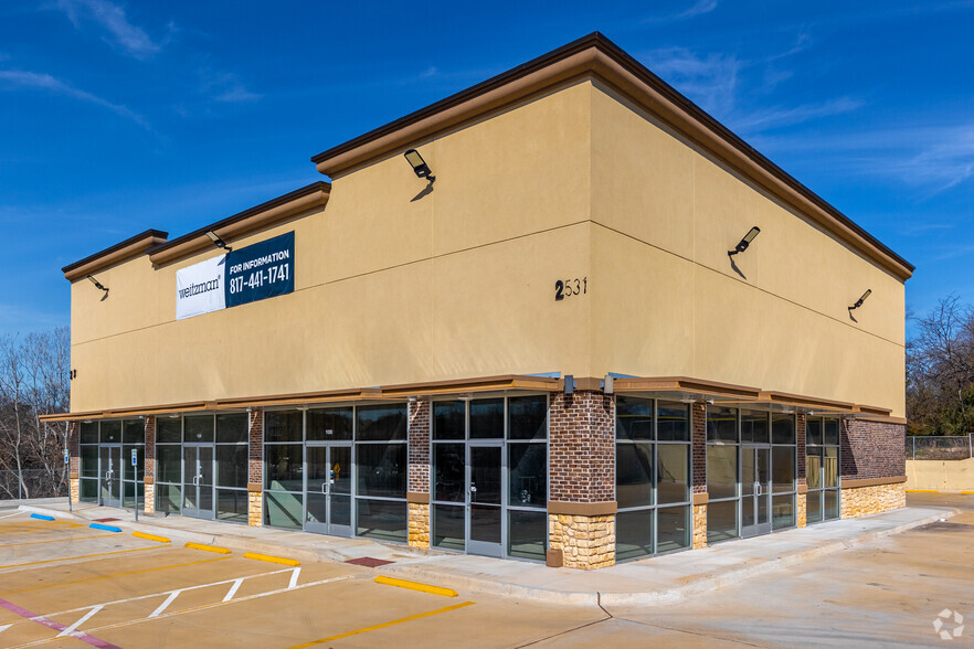 2531 W Ledbetter Dr, Dallas, TX for lease - Building Photo - Image 1 of 14