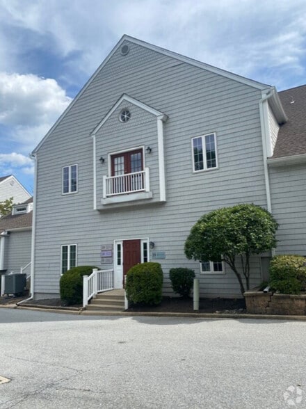 22 Mystic Lane, Malvern, PA portfolio of 2 properties for sale on LoopNet.com - Building Photo - Image 3 of 22