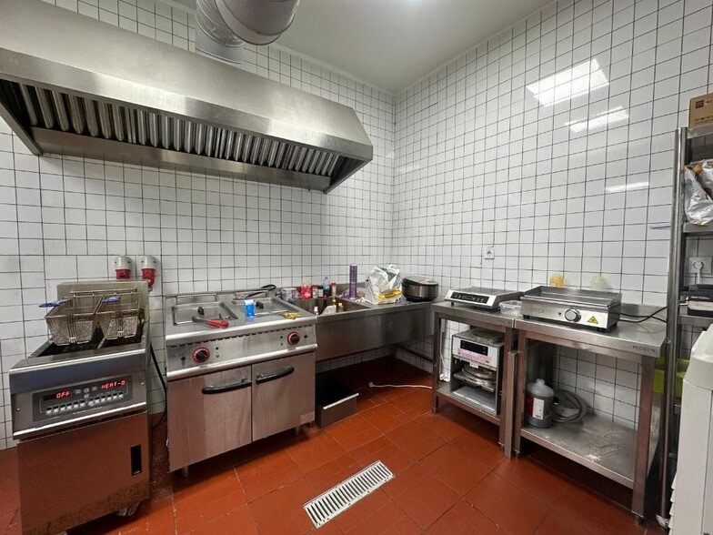 Retail in Madrid, Madrid for lease - Building Photo - Image 1 of 1