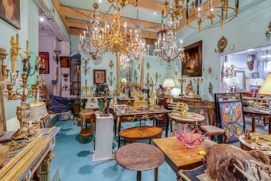 1262 Yonge St, Toronto, ON for lease - Interior Photo - Image 3 of 6