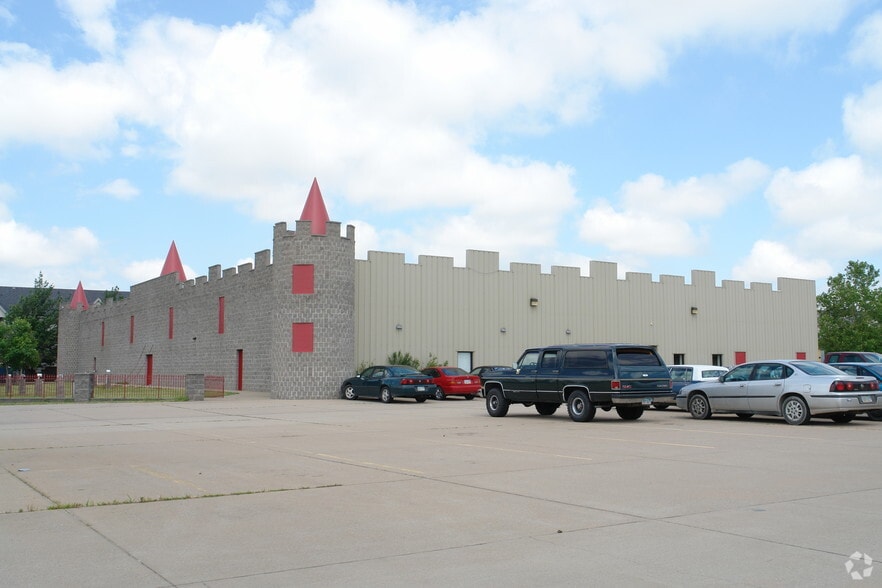 7370 E 37th St, Wichita, KS for lease - Building Photo - Image 2 of 83